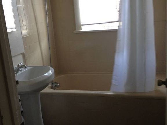 3rd image of 5522 Sierra Vista Ave APT 17