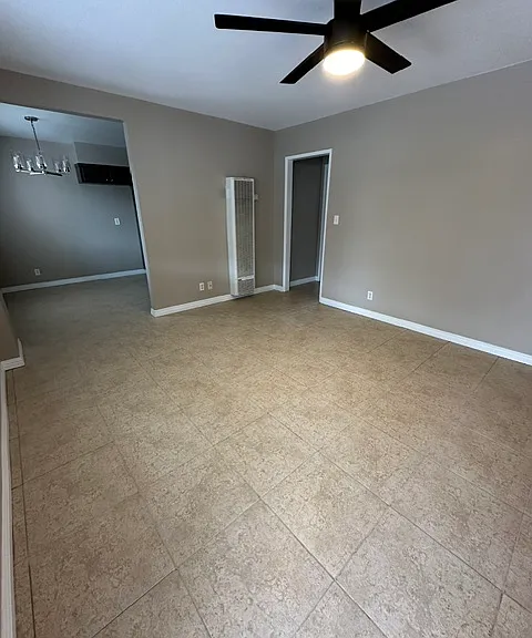 405 S Kroeger St #D — Photo 7