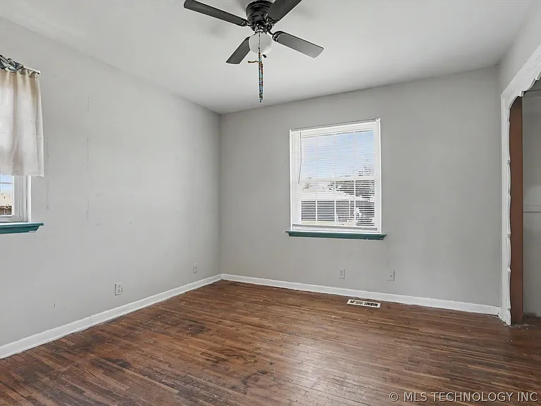10311 E 5th St — Photo 10