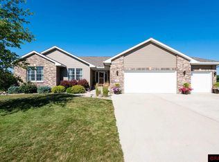 108 Grovebrook Dr, Mankato, MN 56001