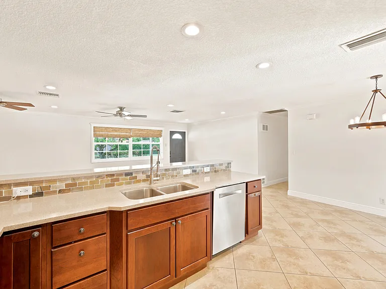 1222 SW 5th St — Photo 18