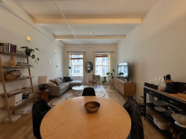 16 W 19th St APT 8B