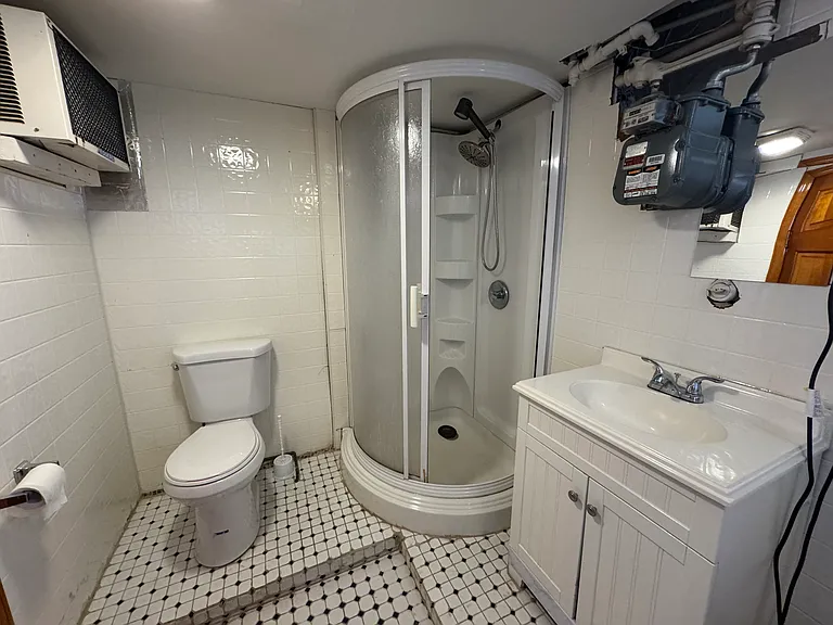 2427 S 6th St — Photo 26