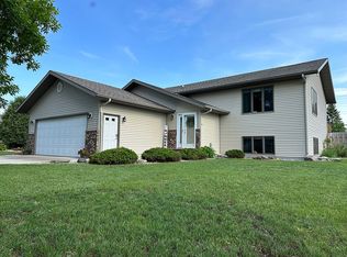 1403 Spruce Dr, Wahpeton, ND 58075