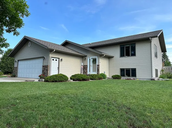 1403 Spruce Dr, Wahpeton, ND 58075