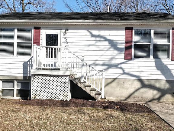 3rd image of 1303 Breezeway Dr