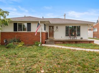 20425 Williamsburg Rd, Dearborn Heights, MI 48127