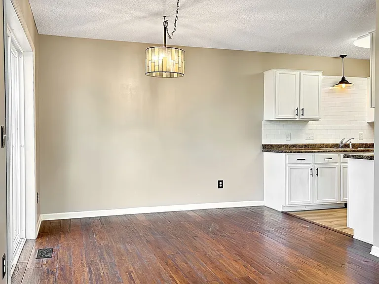 13821 Edgewood Ave — Photo 8