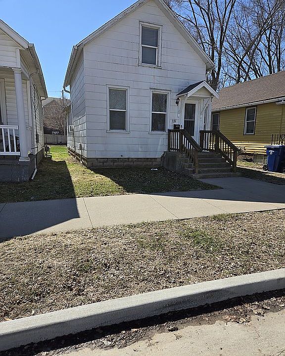 1st image of 233 5th Ave N
