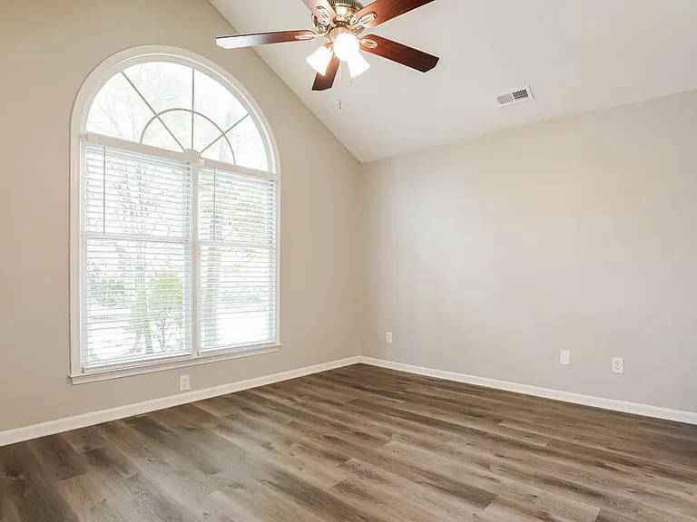 1011 Laurens Way — Photo 11