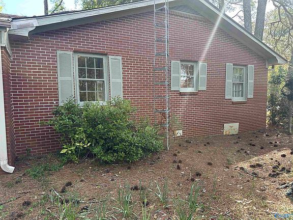 4th image of 1420 Carol Ln SE