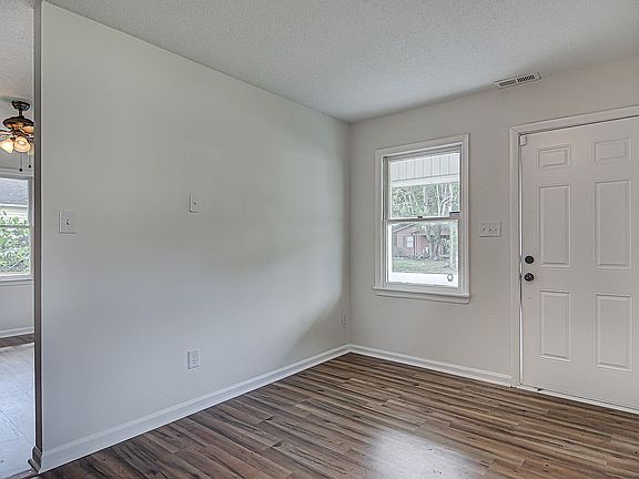 5th image of 2316 Newton St