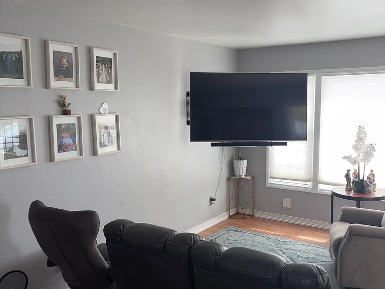 43 N Clairmont Ave — Photo 6