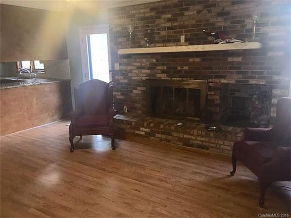 5th image of 504 Trenton St