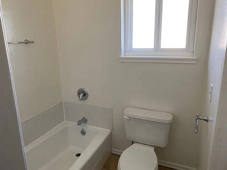 19905 Derbyshire Ln — Photo 12