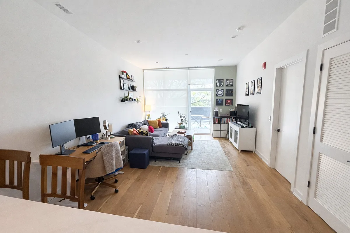 Building Photo - 4513 N Clark St #203