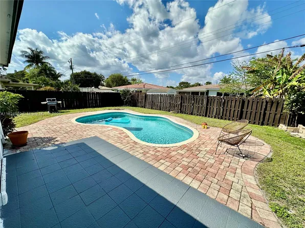 4861 NE 8th Ave, Oakland Park, FL 33334