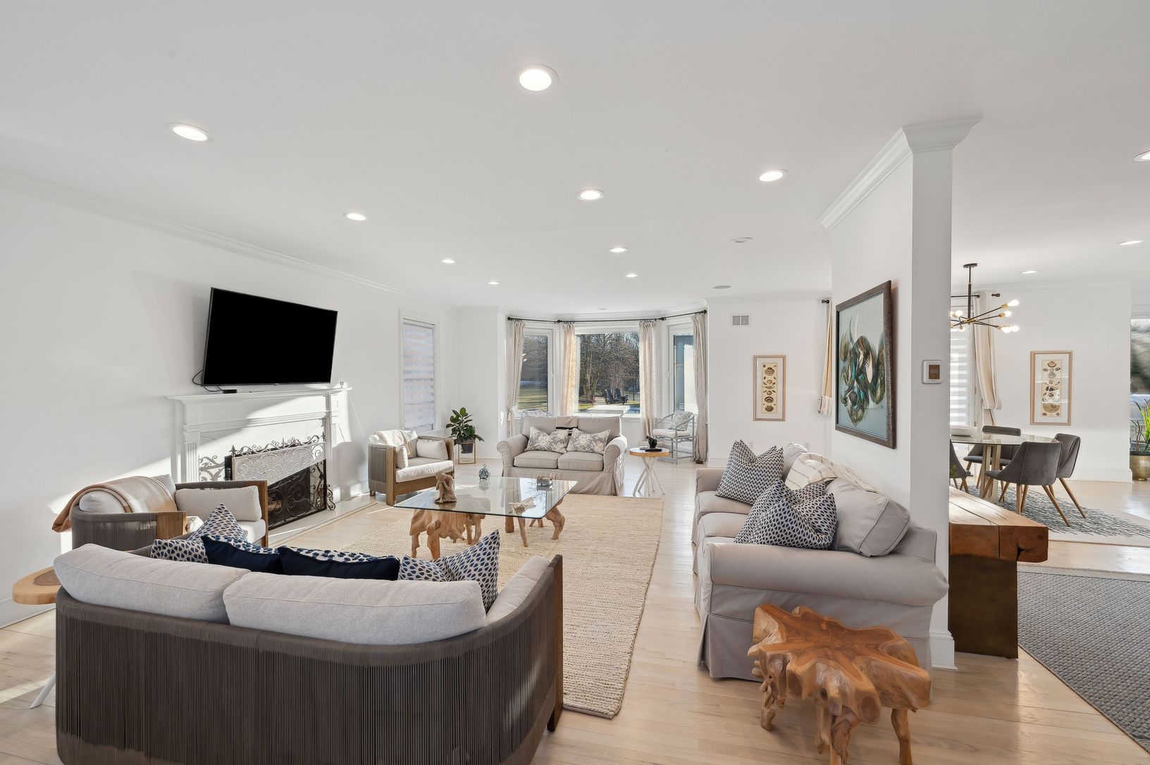  Flat Screen & Fireplace