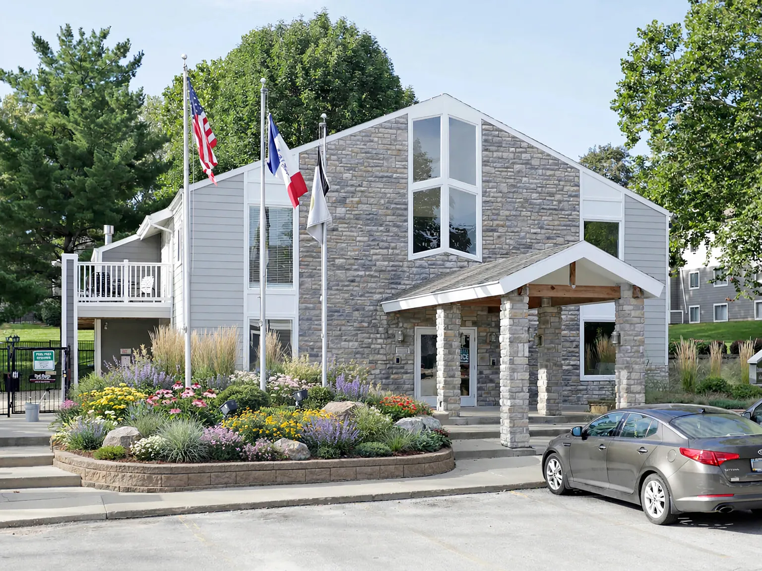 FREE 2nd Month's Rent When You Apply Within 24 Hours of Your Tour at Weston Park Apartments! — Photo 2