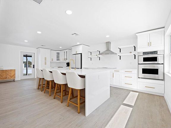 4th image of 12994 SE Papaya Street