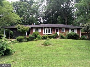 9027 Dellwood Dr, Vienna, VA 22180