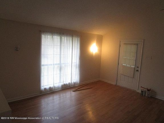 4th image of 253 Willow Dr