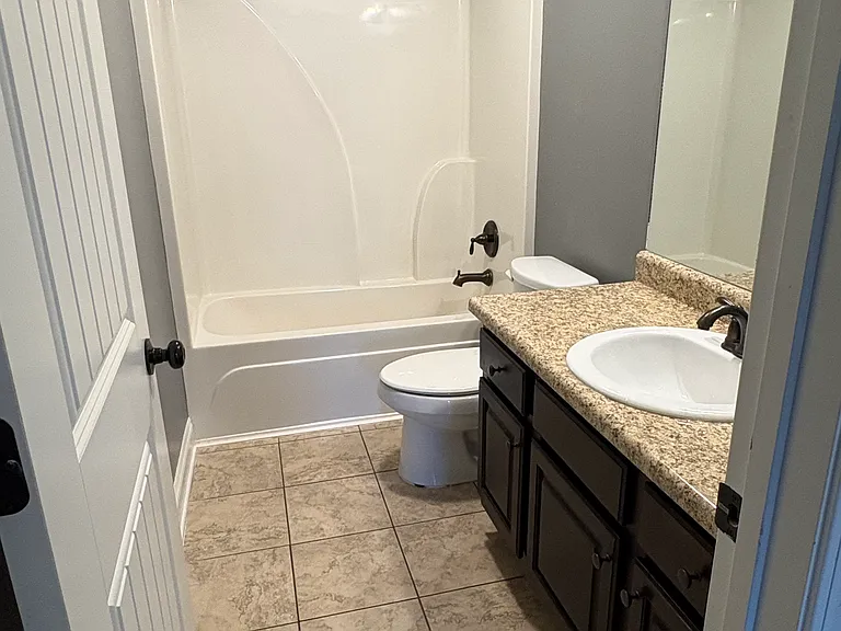 986 Tudor Ln — Photo 8