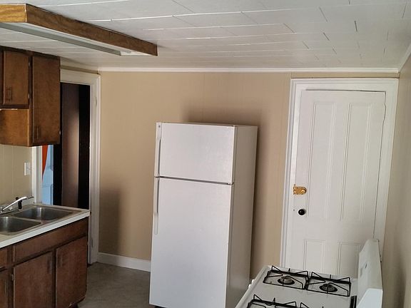 4th image of 130 Hawley St Fl 2