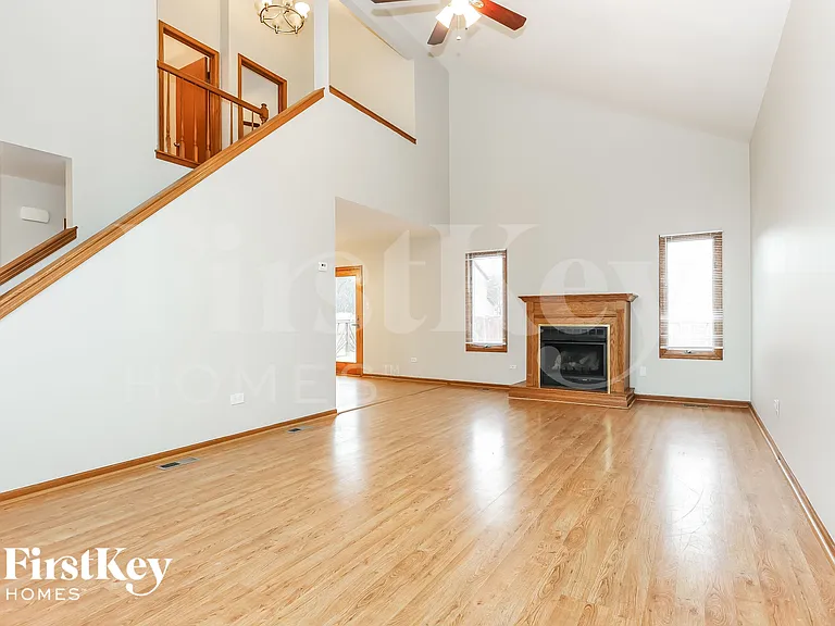 1119 Karen Dr — Photo 4