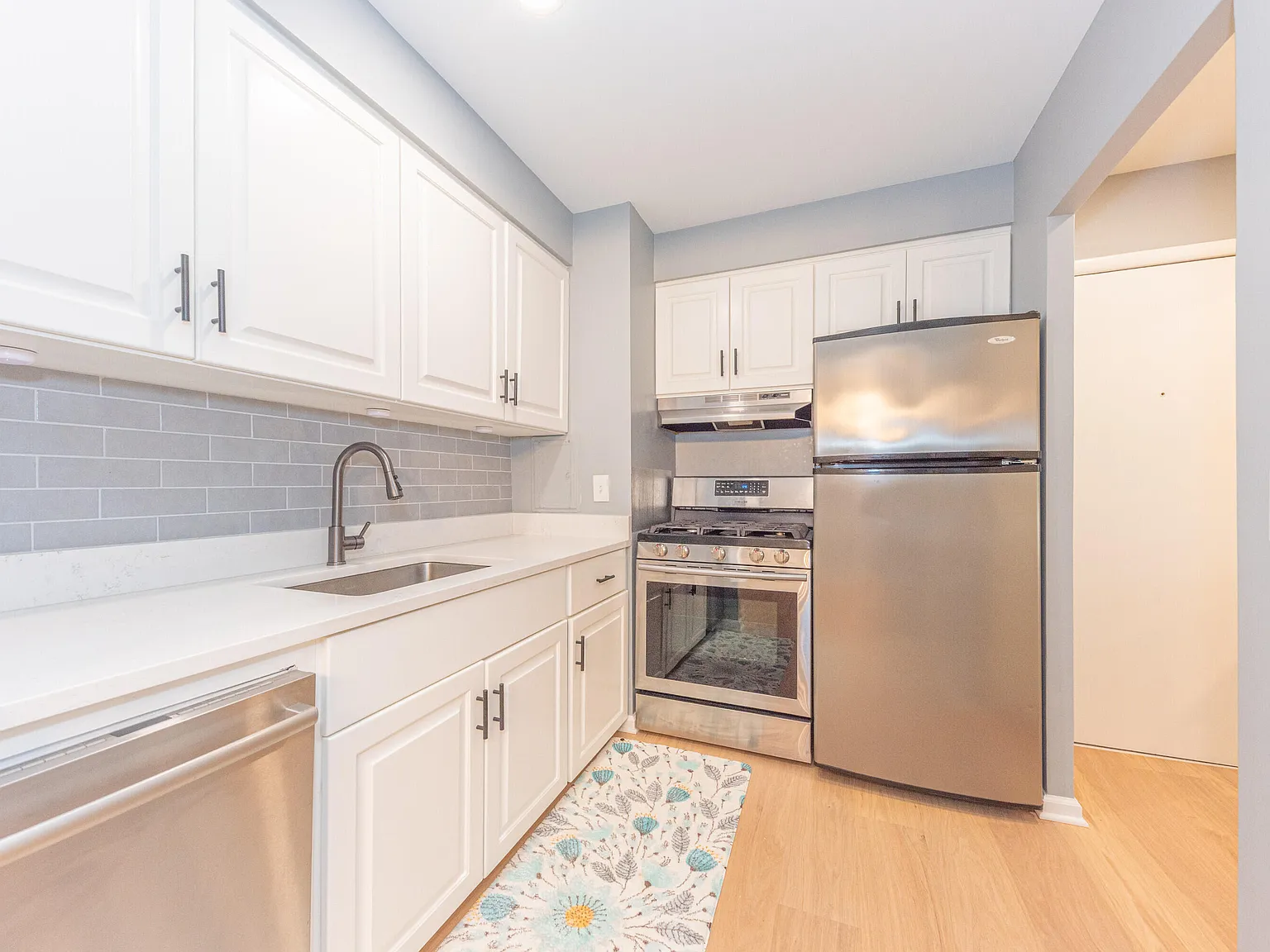2 bed, 1.0 bath, 871 sqft, $2,000 — Photo 2