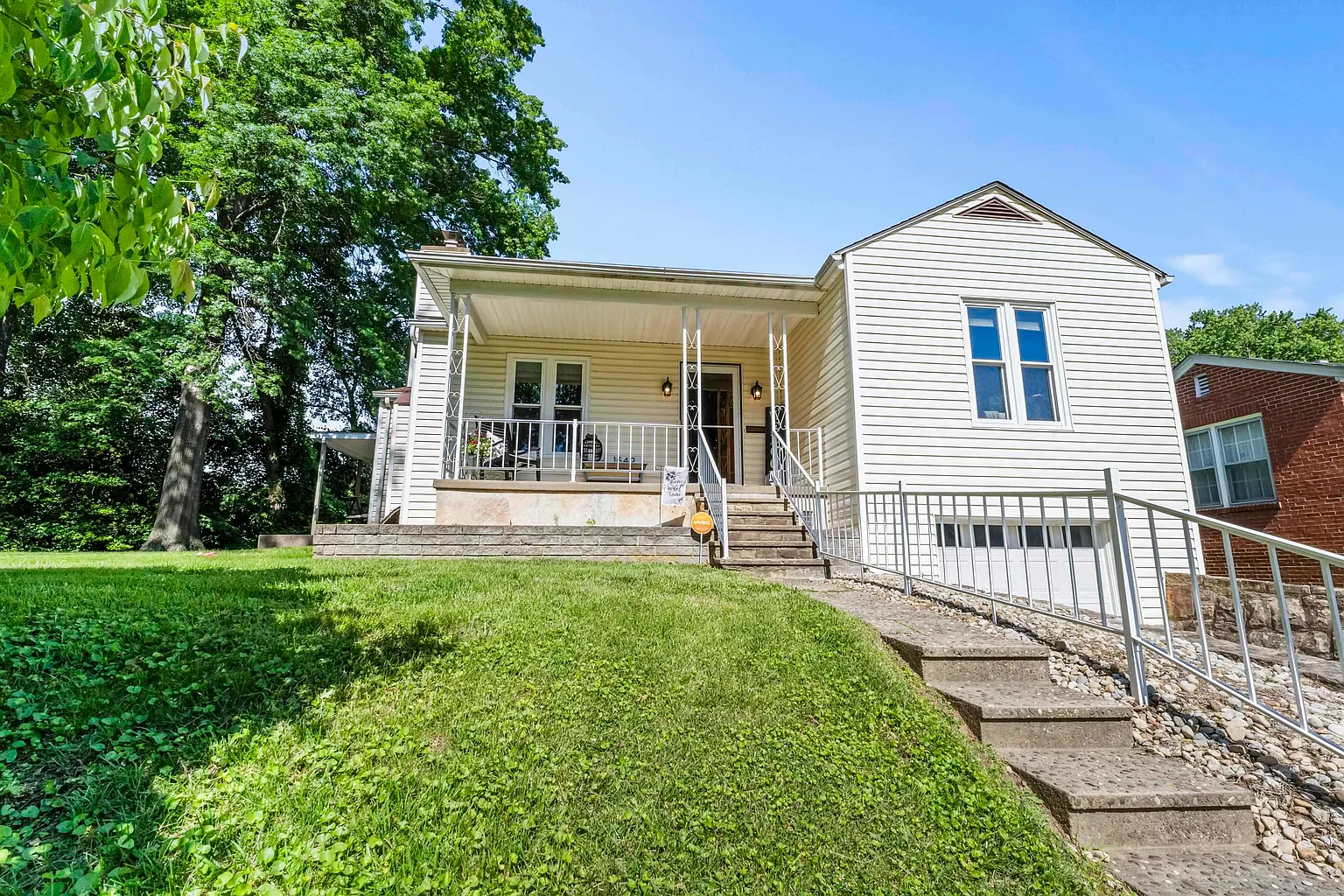 1542 Holderby Rd photo 1