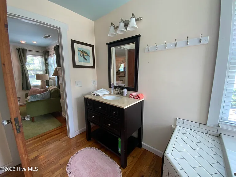 837 Main St #B — Photo 8