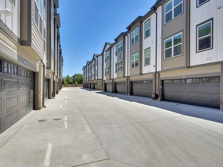 The Allyson Townhomes — Photo 50