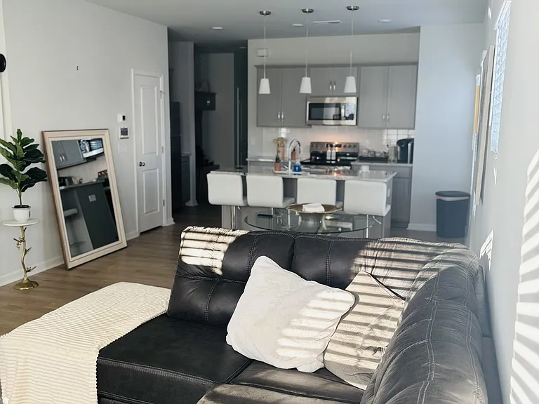 Sloan Dr — Photo 17