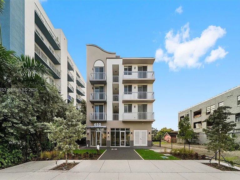 650 SW 1st St #305 — Photo 3