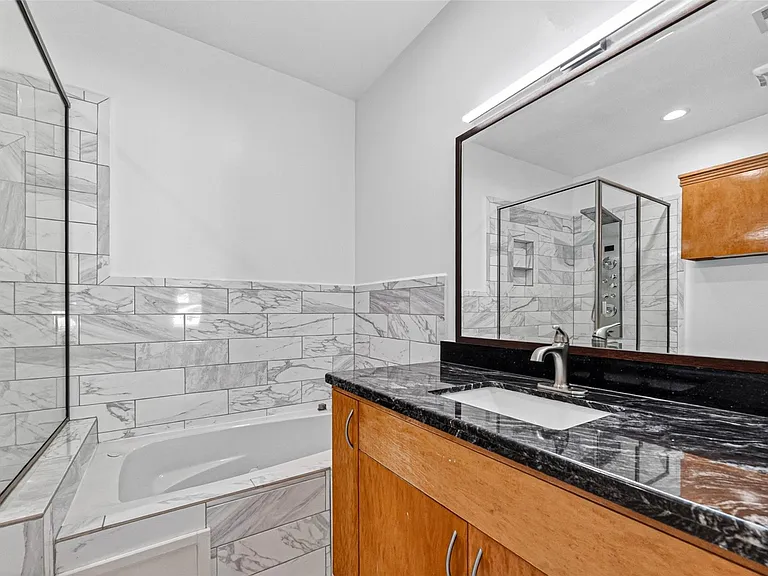 7030 Sidney St — Photo 17