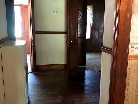 3rd image of 412 E Joyner St