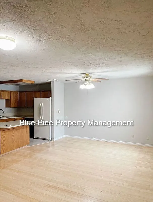 3 bed, 2.0 bath, 1742 sqft, $1,600 — Photo 4