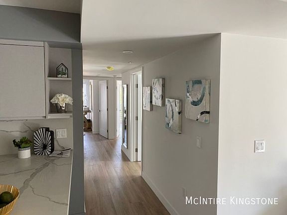 4th image of 5405 Hermitage Ave #403