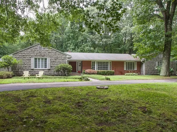 28 Pine Ridge Rd, Woodbridge, CT 06525