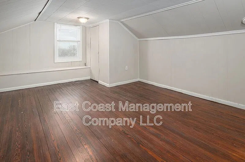 2 bed, 1.0 bath, $1,225 — Photo 3