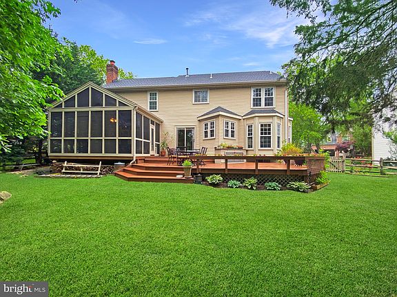 2nd image of 15411 Cedarhurst Ct