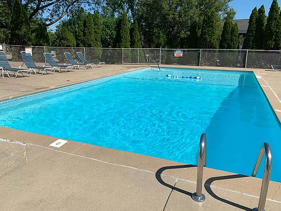 3rd image of 520 Maryland Ct NE #34