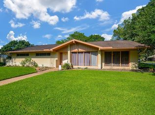 2509 Hutchins Ln, El Campo, TX 77437