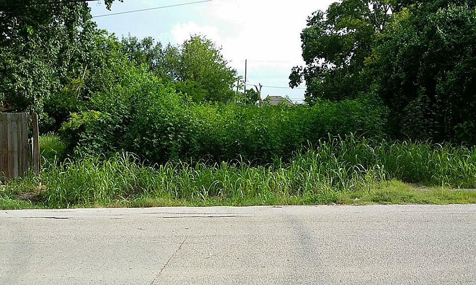 2nd image of 3830 Lydia St