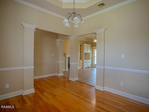 4th image of 611 Southlake Cir