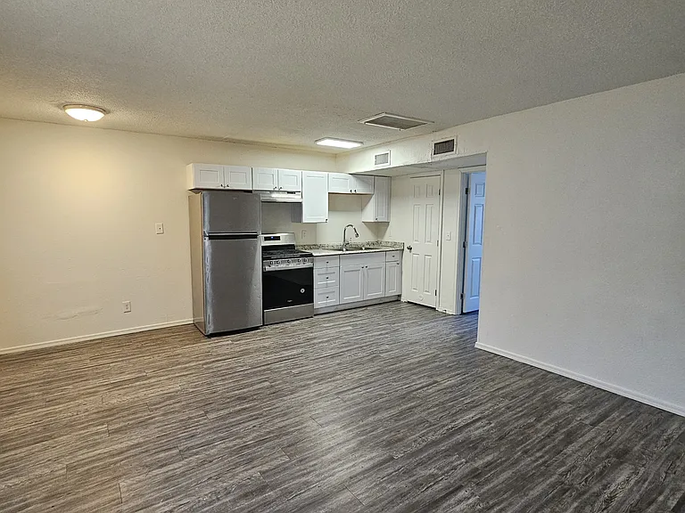 720 E Siesta Dr #3 — Photo 5