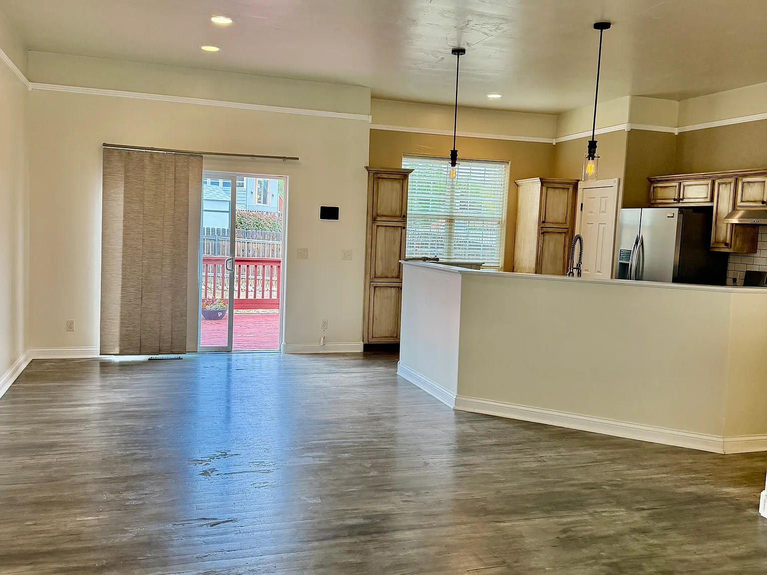 3 bed, 2.5 bath, 1973 sqft, $2,400 — Photo 4