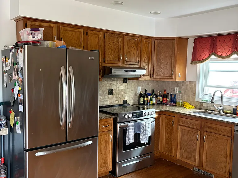 498 Plantation St — Photo 9