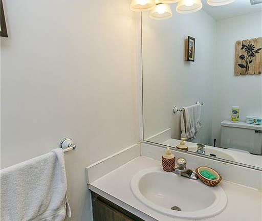 4th image of 16287 Heather Ln